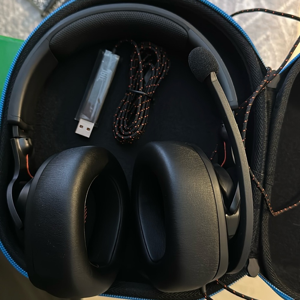 JBL Quantum gaming headphones for sale!!!